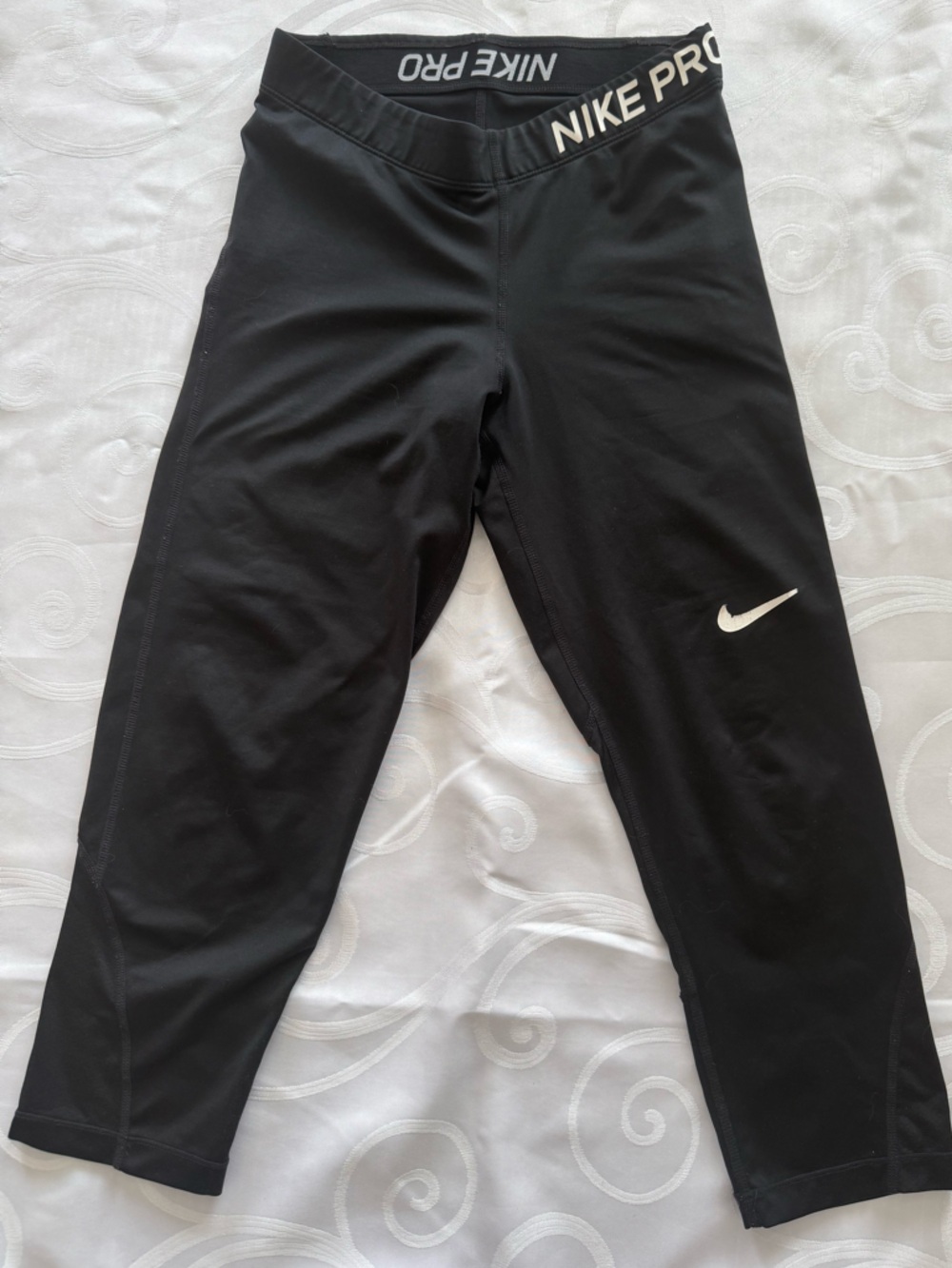 NIKE Pro Dry Fit Capri Leggings